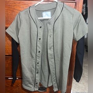 $2 BOSE BASEBALL TYPE SHIRT SIZE XL. Runs small. $2 with any $10 order